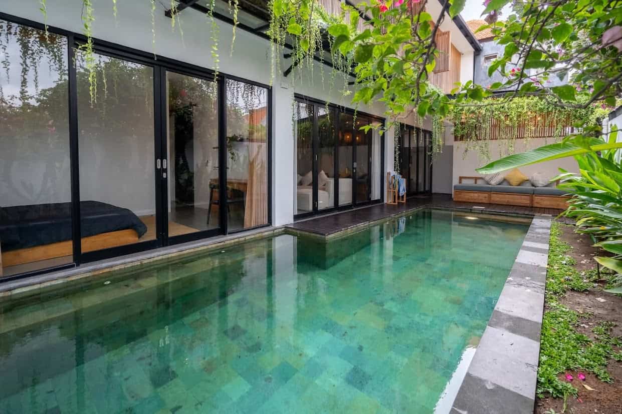 TROPICAL MODERN DESIGN 3 BEDROOM VILLA FOR SALE LEASEHOLD / FREEHOLD IN KAYU TULANG, CANGGU BE-2135 